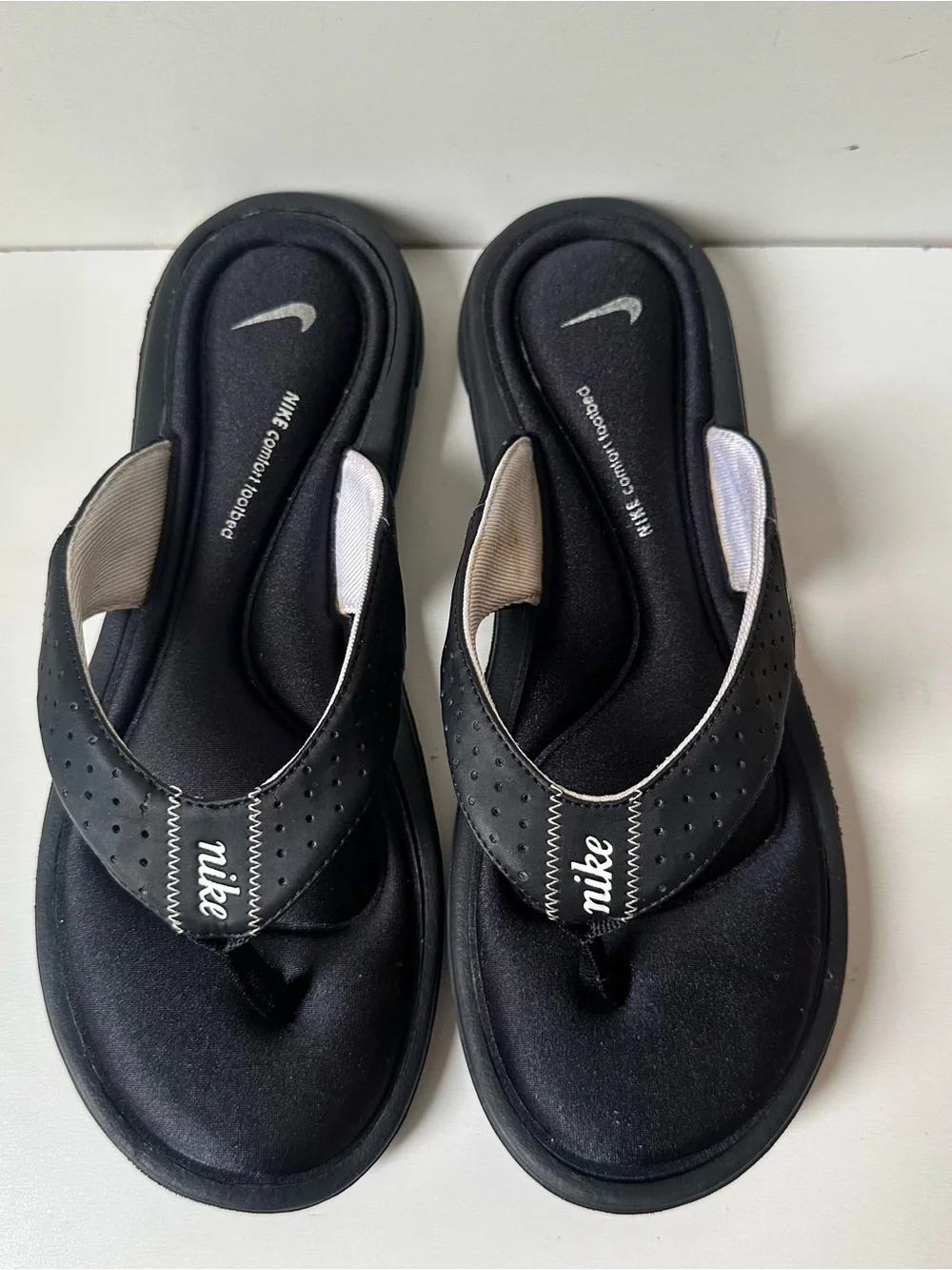 Nike Comfort Footbed Thong Sandals Flip Flops Black Women’s Size 9 US / 40.5 EUR